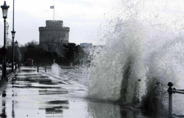 Θεσσαλονίκη: Σοβαρά προβλήματα από ισχυρή καταιγίδα